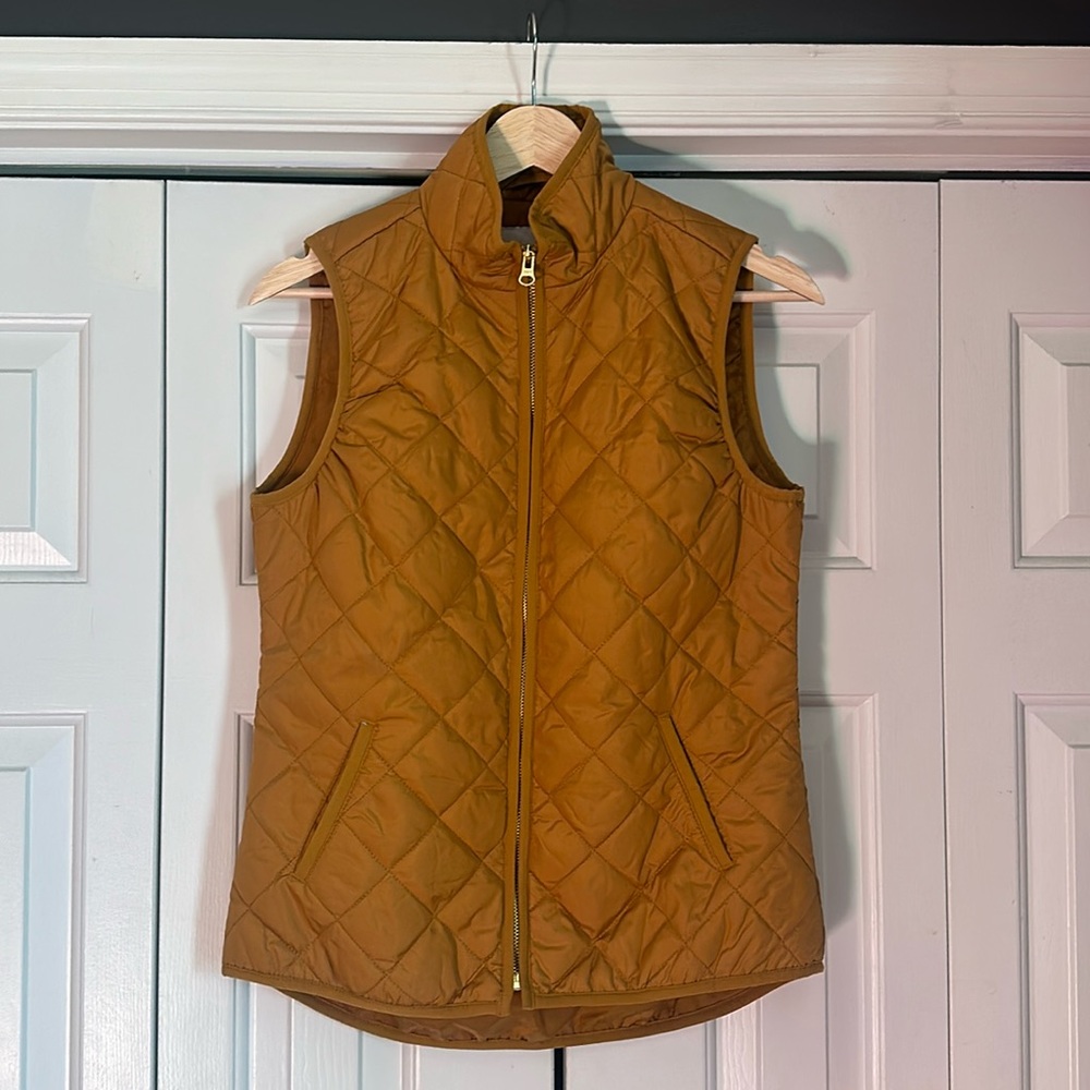 Old Navy mustard yellow zip up puffer vest with pockets